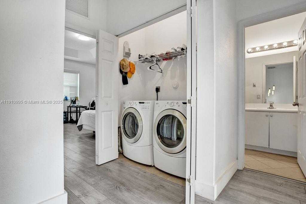 Small Image of 12931 SOUTH WEST 134TH TER, Miami Number 19