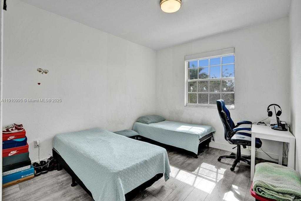 Small Image of 12931 SOUTH WEST 134TH TER, Miami Number 23