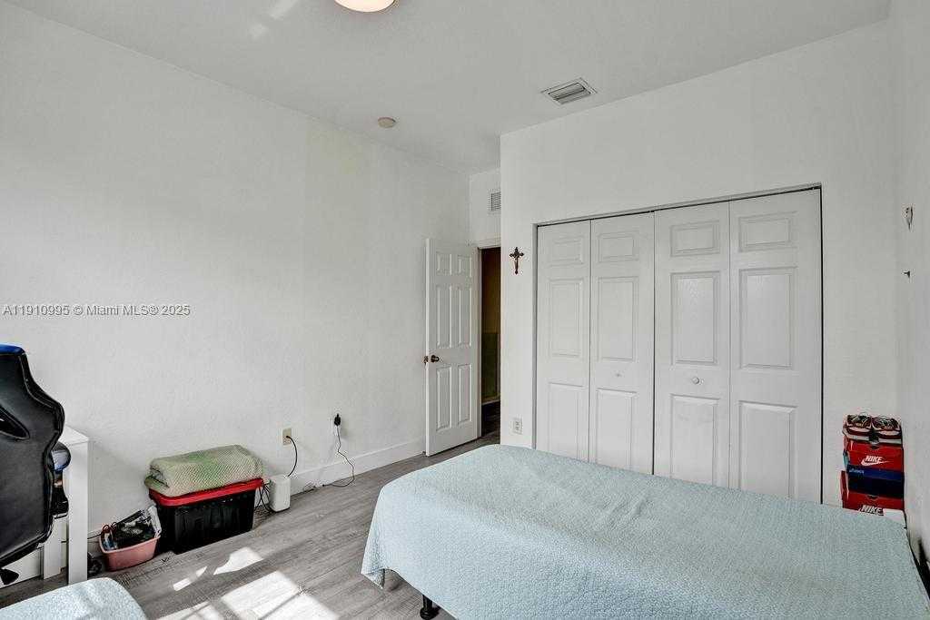 Small Image of 12931 SOUTH WEST 134TH TER, Miami Number 24