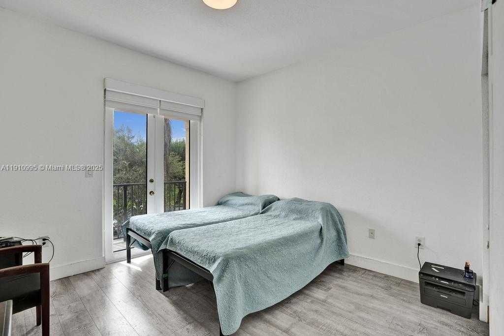 Small Image of 12931 SOUTH WEST 134TH TER, Miami Number 25