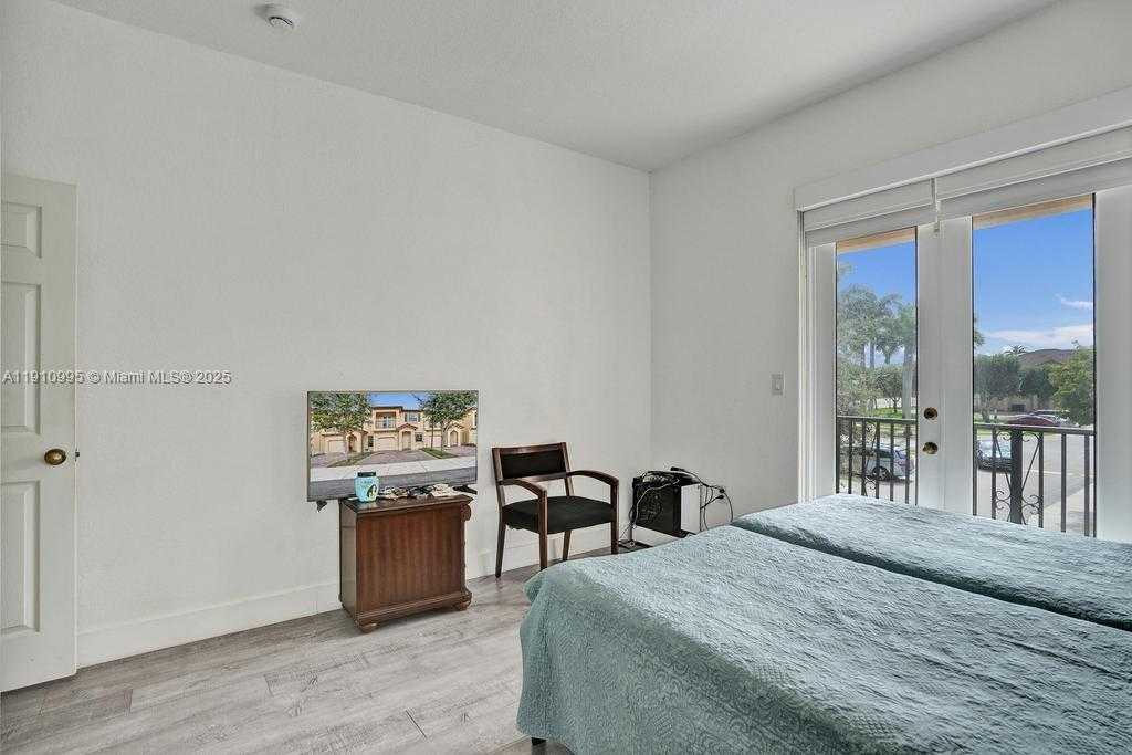 Small Image of 12931 SOUTH WEST 134TH TER, Miami Number 27