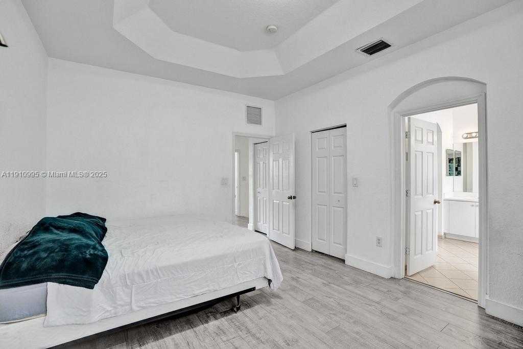 Small Image of 12931 SOUTH WEST 134TH TER, Miami Number 28