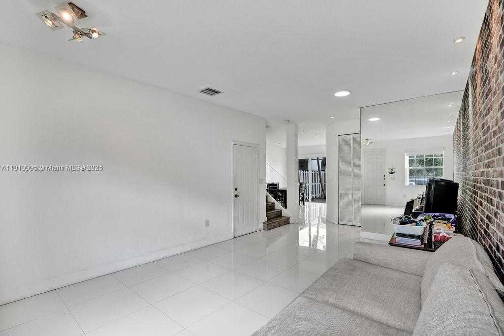 Small Image of 12931 SOUTH WEST 134TH TER, Miami Number 5