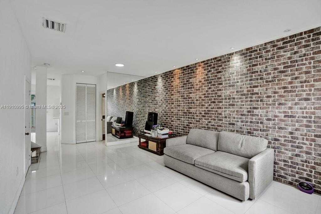 Small Image of 12931 SOUTH WEST 134TH TER, Miami Number 6