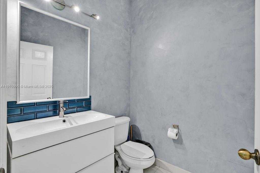 Small Image of 12931 SOUTH WEST 134TH TER, Miami Number 8