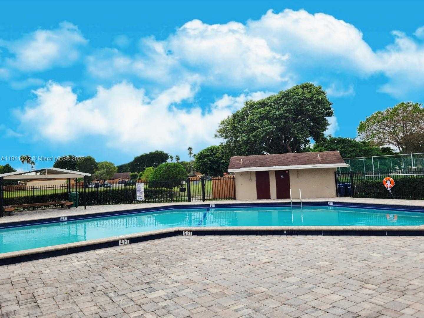 Small Image of 6722 NORTH WEST 192ND LN, Hialeah Number 1