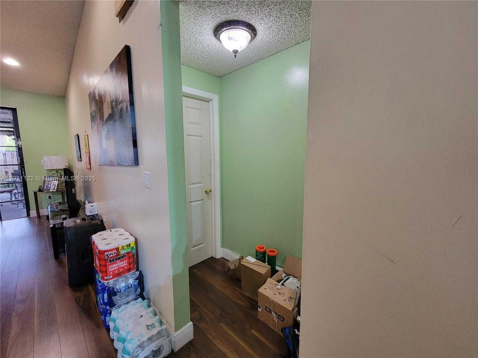 Small Image of 6722 NORTH WEST 192ND LN, Hialeah Number 14