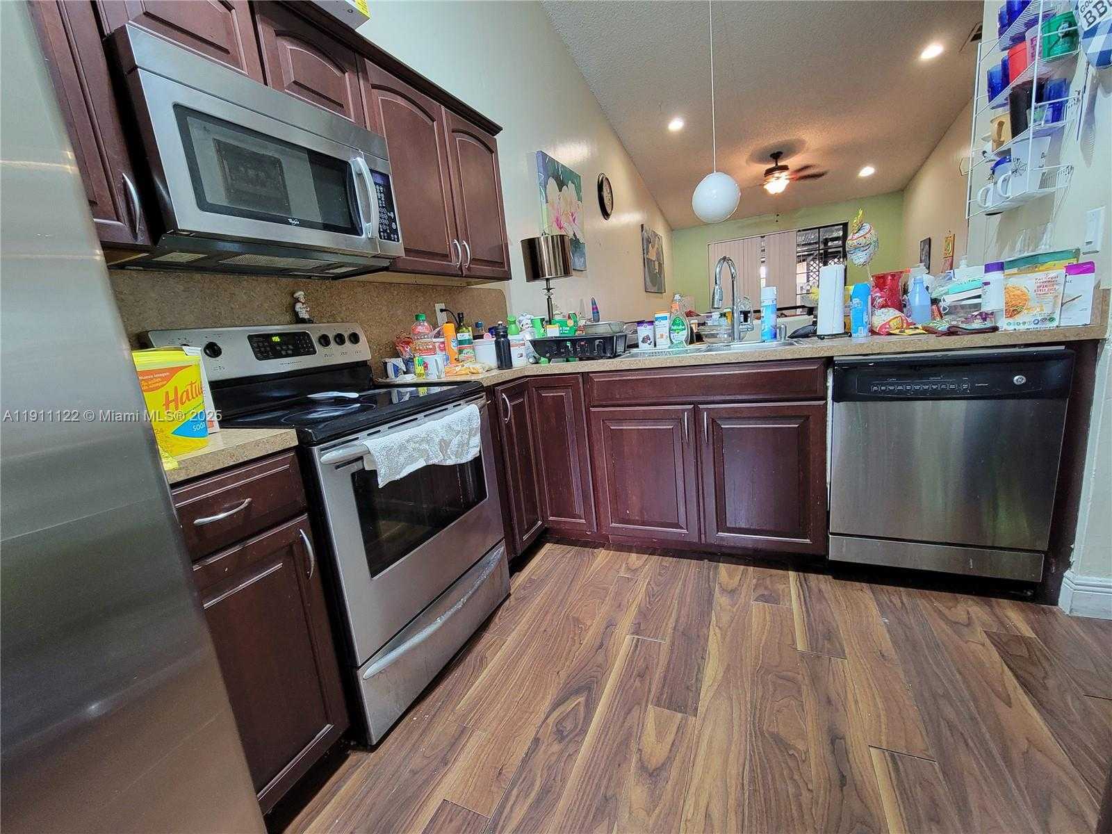 Small Image of 6722 NORTH WEST 192ND LN, Hialeah Number 2