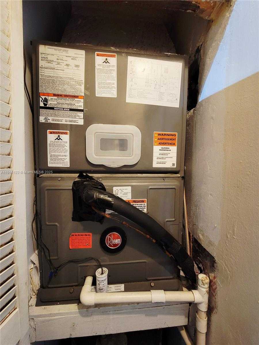 Small Image of 6722 NORTH WEST 192ND LN, Hialeah Number 21