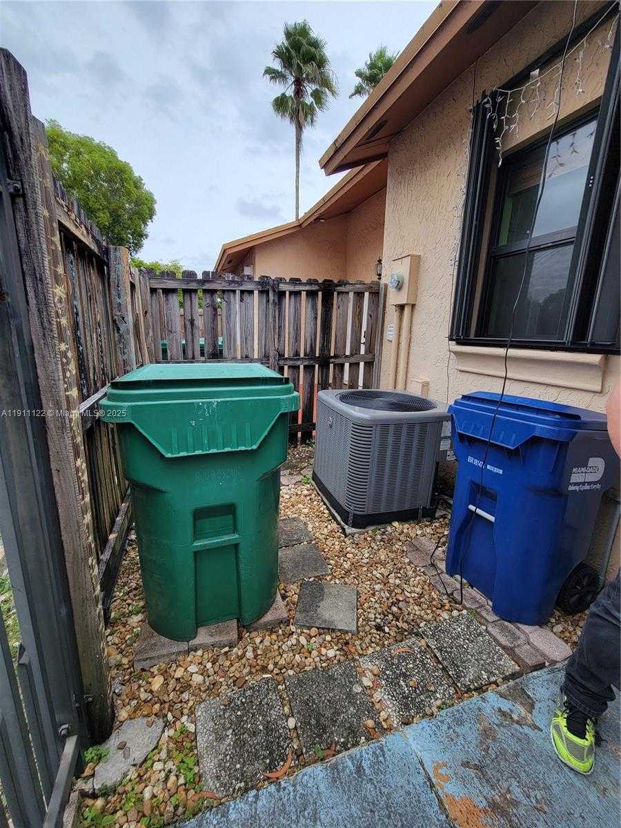 Small Image of 6722 NORTH WEST 192ND LN, Hialeah Number 36