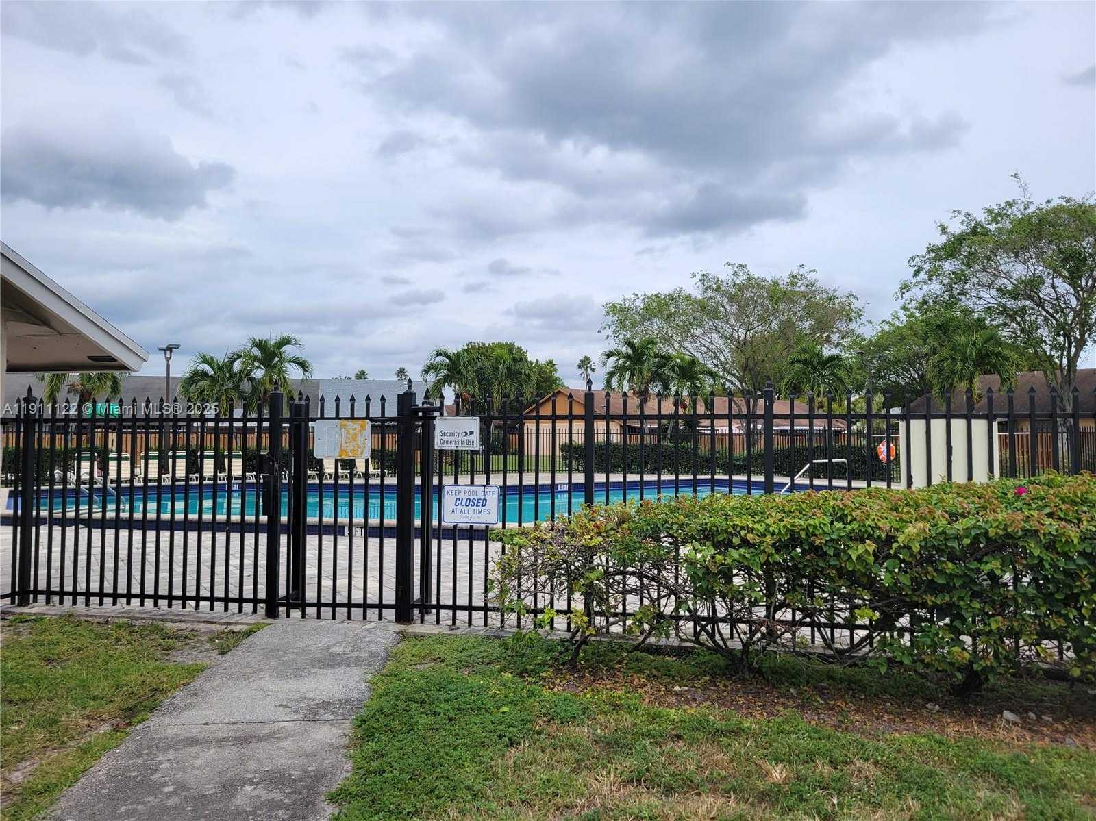 Small Image of 6722 NORTH WEST 192ND LN, Hialeah Number 39