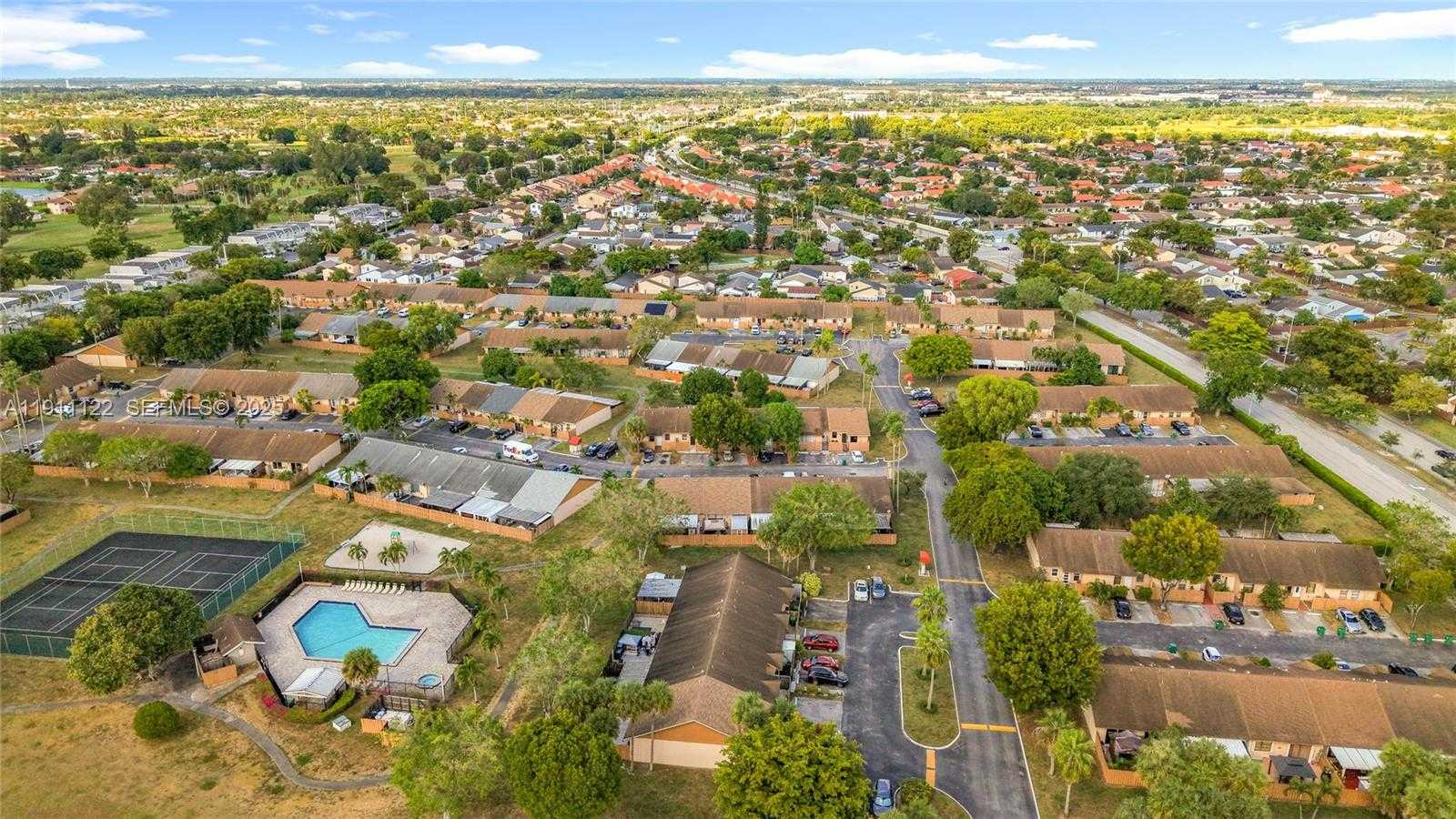 Small Image of 6722 NORTH WEST 192ND LN, Hialeah Number 40