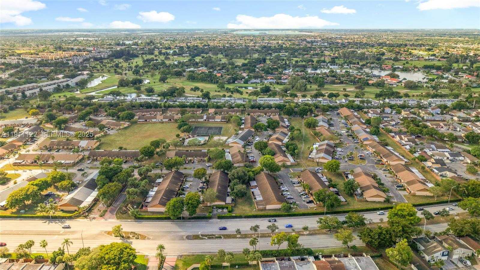 Small Image of 6722 NORTH WEST 192ND LN, Hialeah Number 41