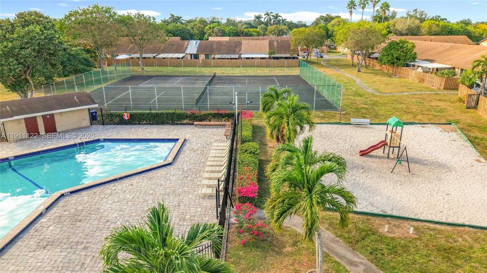 Small Image of 6722 NORTH WEST 192ND LN, Hialeah Number 42