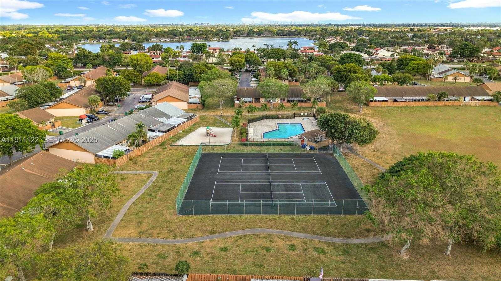 Small Image of 6722 NORTH WEST 192ND LN, Hialeah Number 46