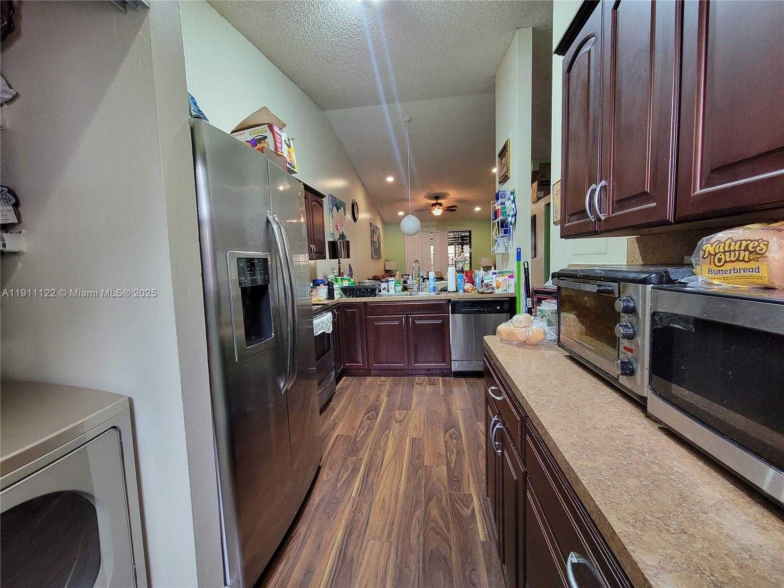 Small Image of 6722 NORTH WEST 192ND LN, Hialeah Number 5