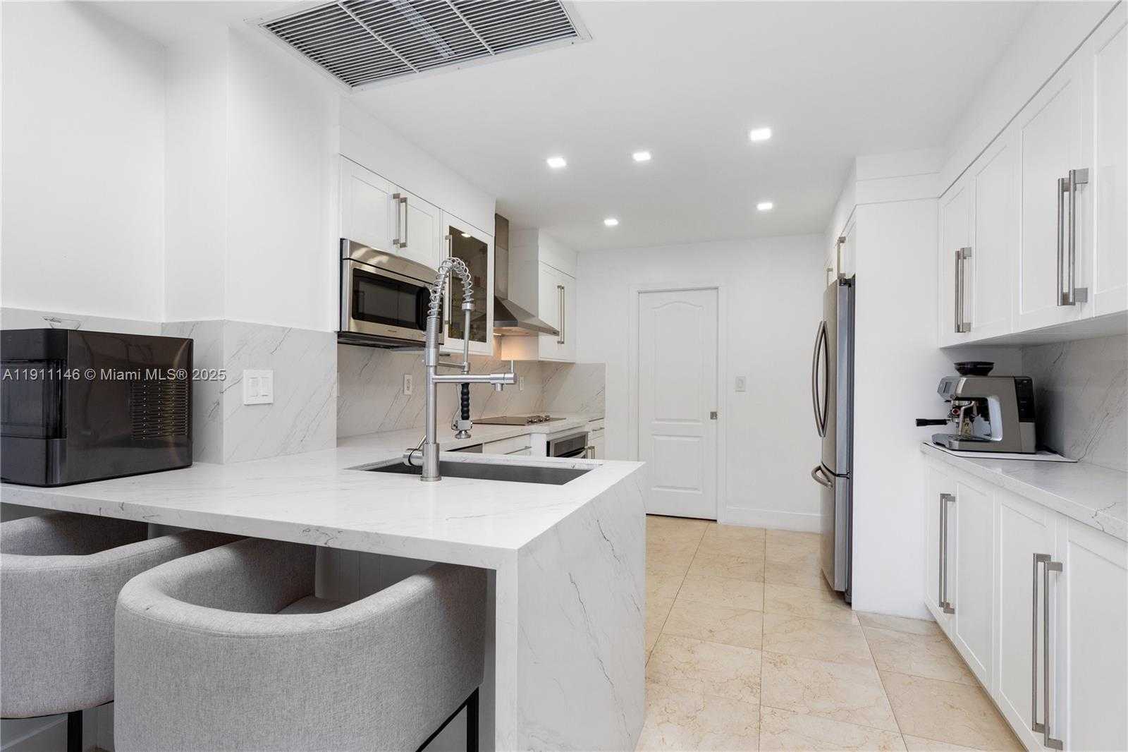 Small Image of 18395 NORTH EAST 30TH CT #18395, Aventura Number 16