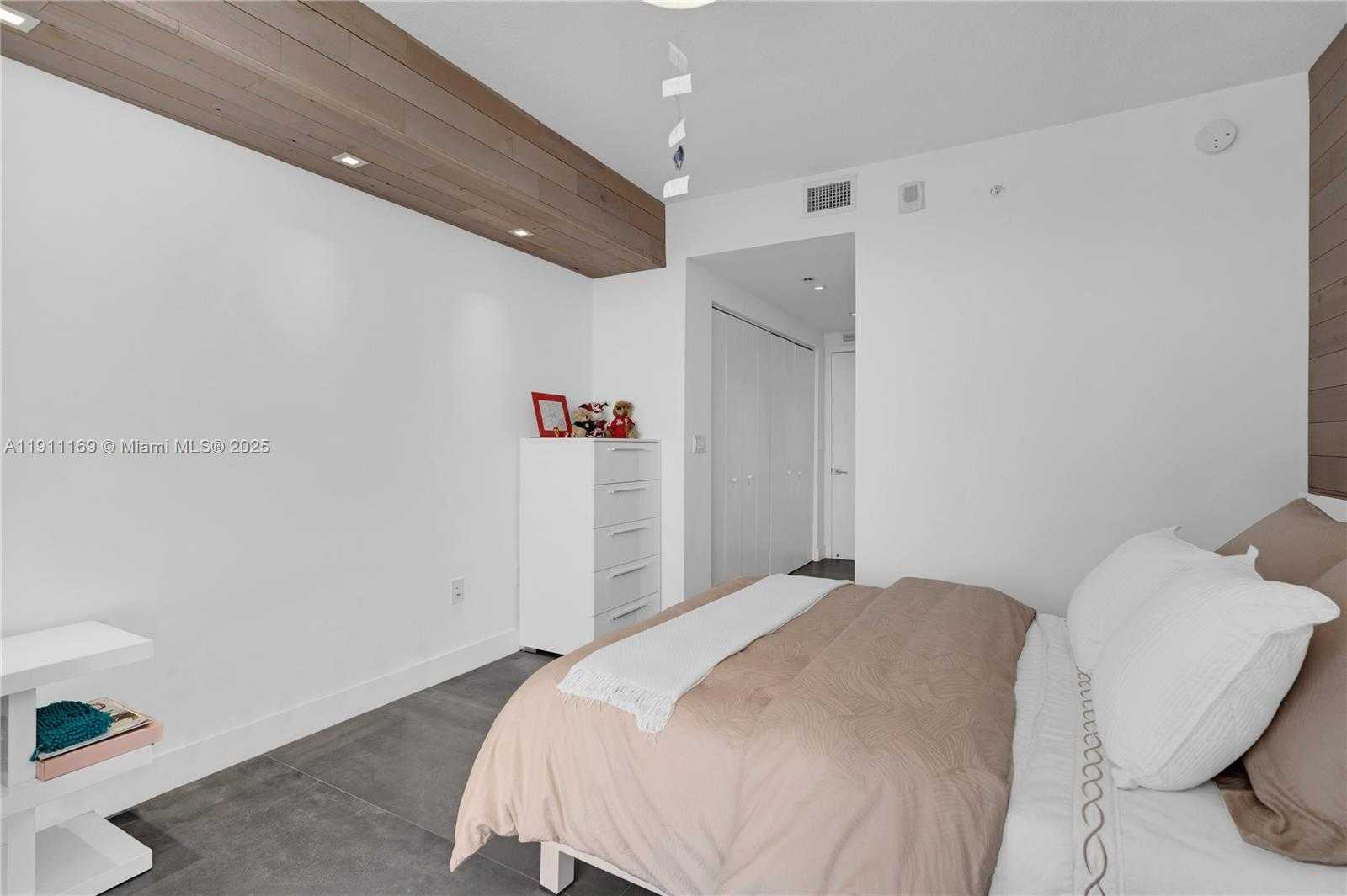 Small Image of 488 NORTH EAST 18TH ST #3912, Miami Number 31