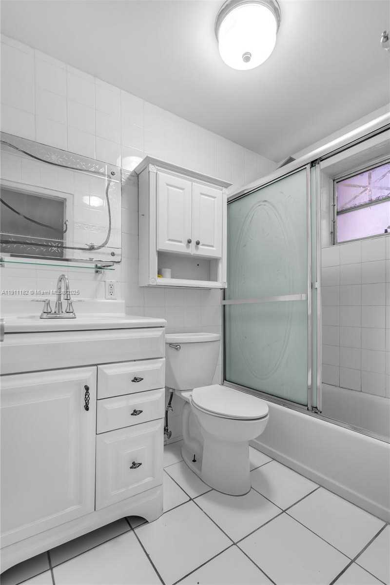 Small Image of 1330 WEST 54TH ST #302C, Hialeah Number 14