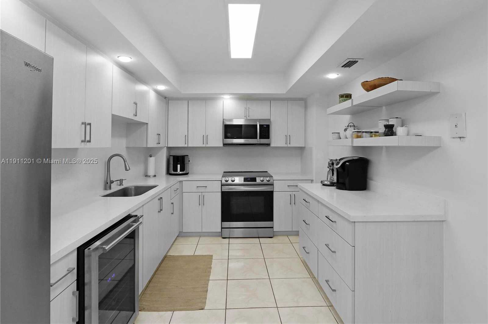 Small Image of 5825 COLLINS AVE #11E, Miami Beach Number 13