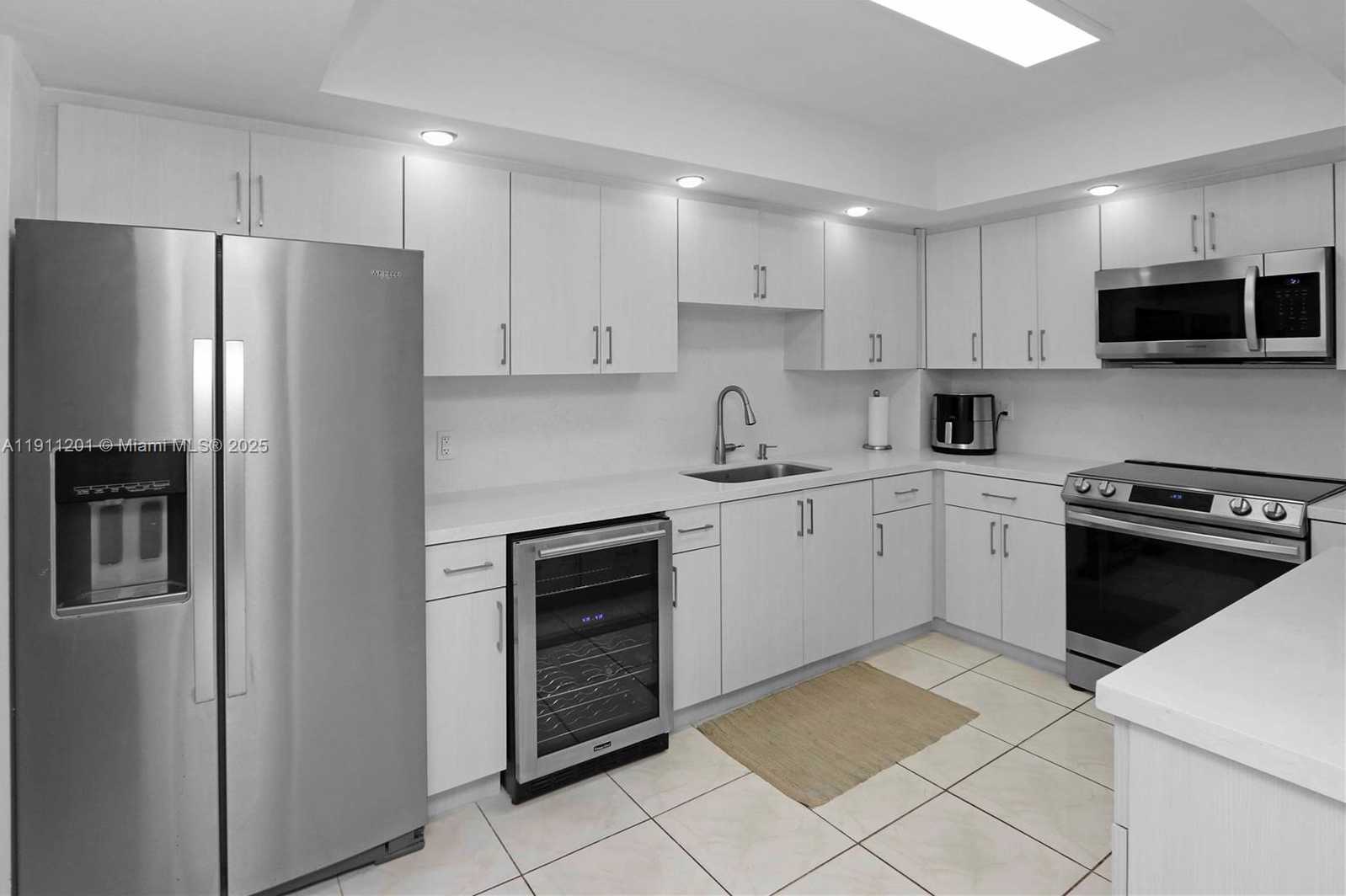 Small Image of 5825 COLLINS AVE #11E, Miami Beach Number 15