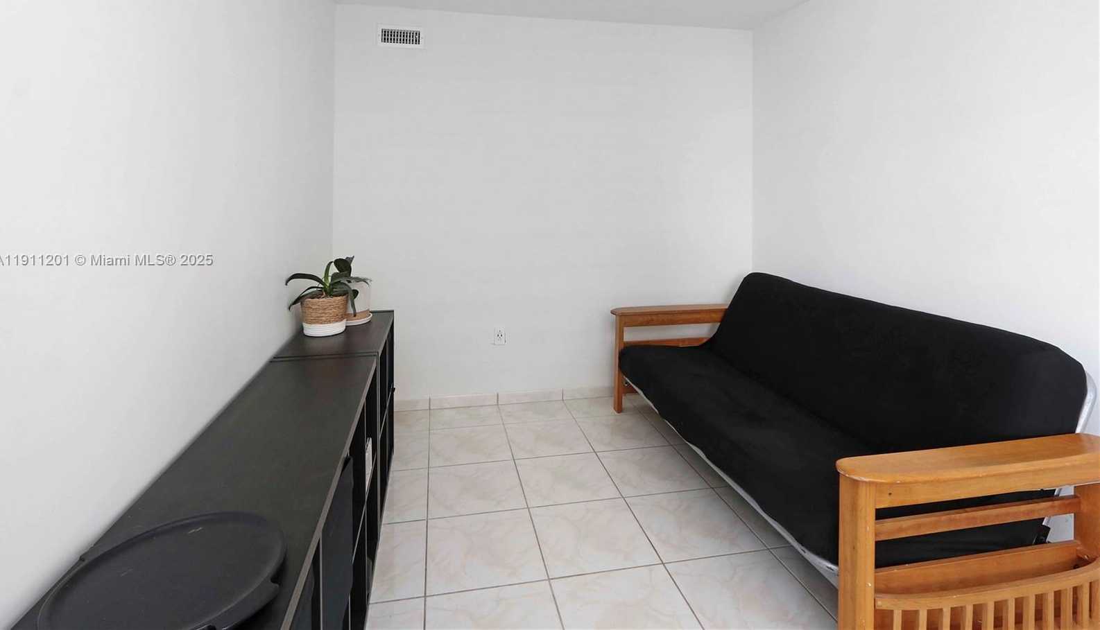Small Image of 5825 COLLINS AVE #11E, Miami Beach Number 16