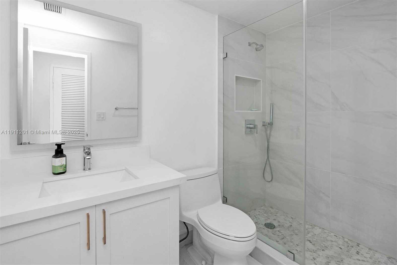 Small Image of 5825 COLLINS AVE #11E, Miami Beach Number 18