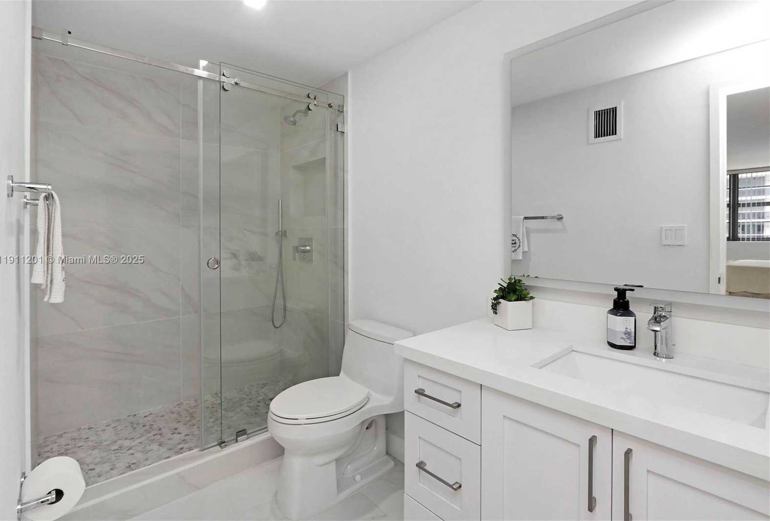 Small Image of 5825 COLLINS AVE #11E, Miami Beach Number 19