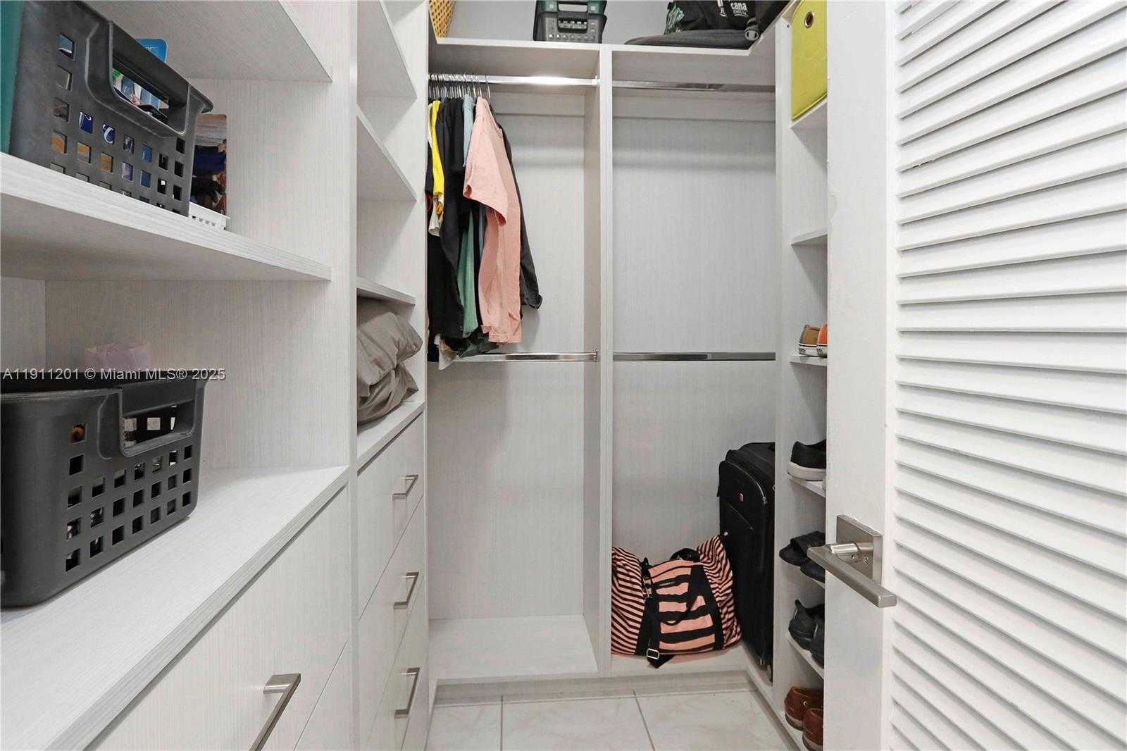 Small Image of 5825 COLLINS AVE #11E, Miami Beach Number 20