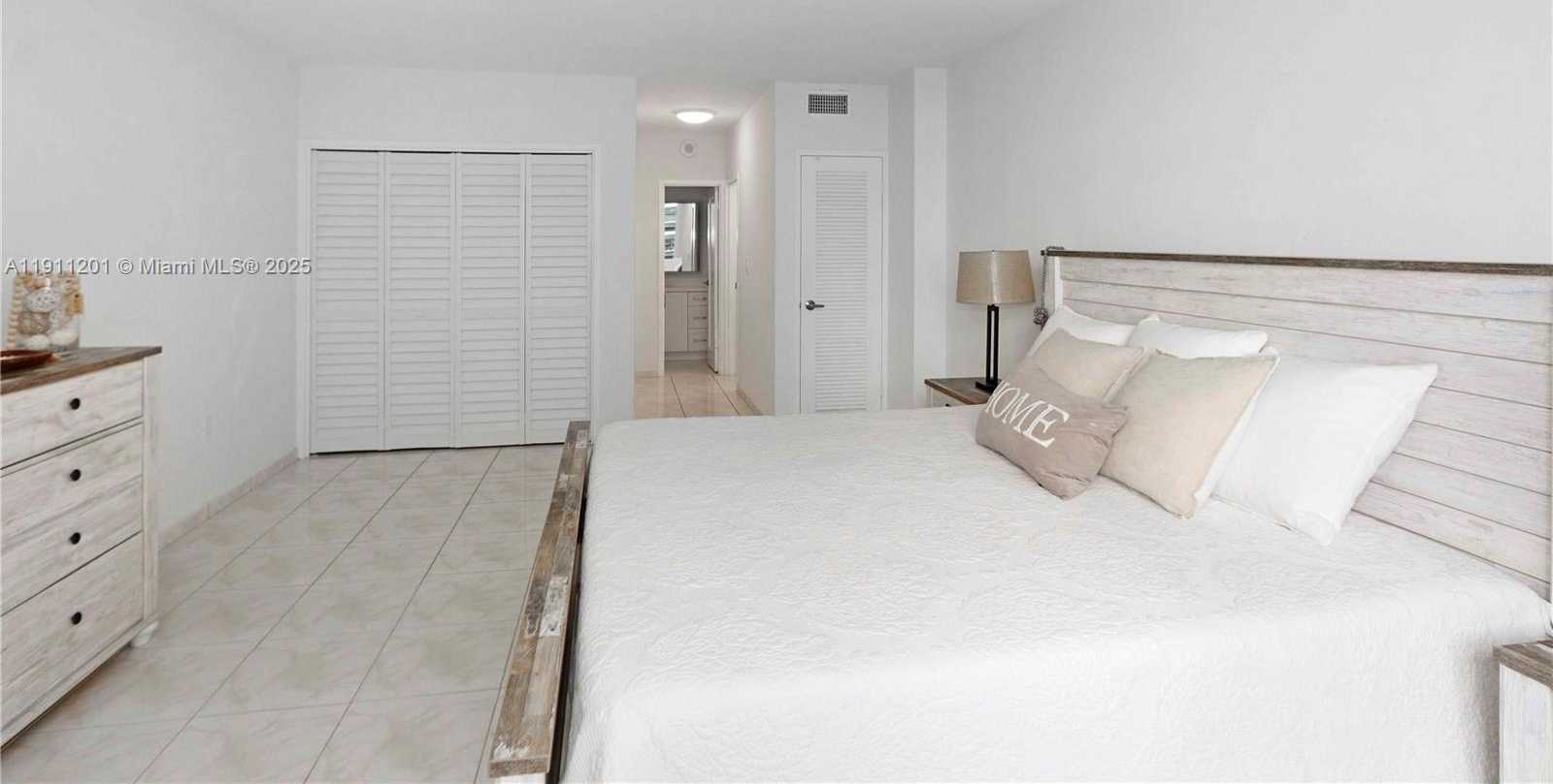 Small Image of 5825 COLLINS AVE #11E, Miami Beach Number 22