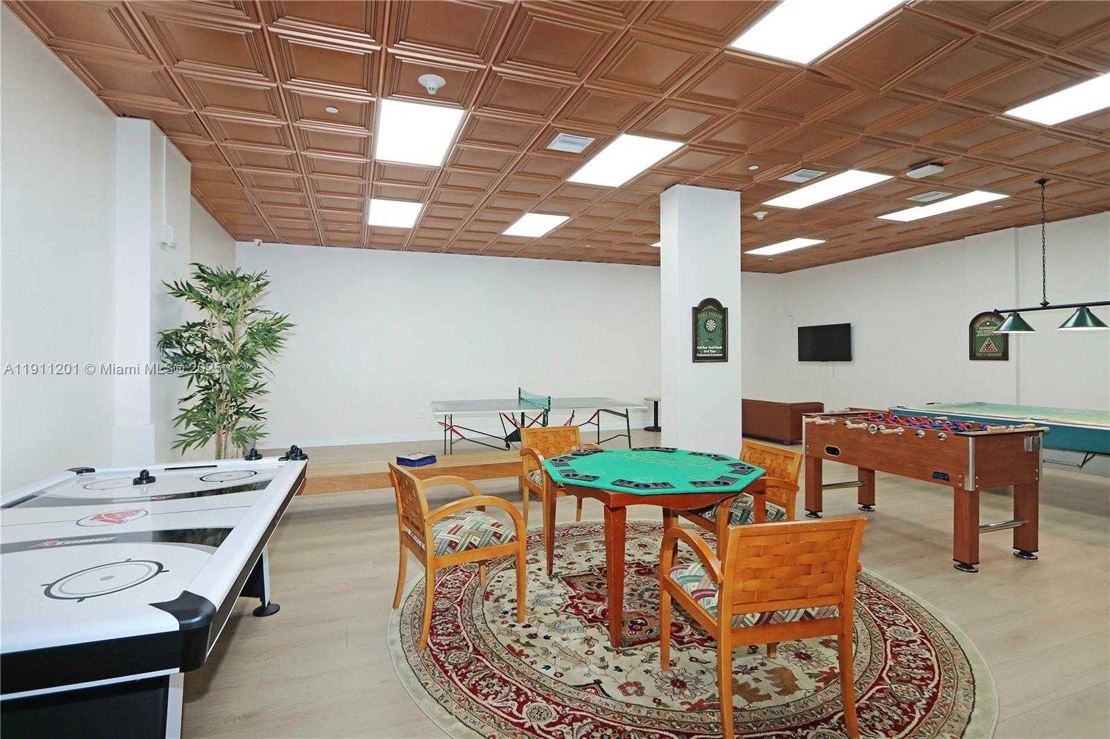 Small Image of 5825 COLLINS AVE #11E, Miami Beach Number 24