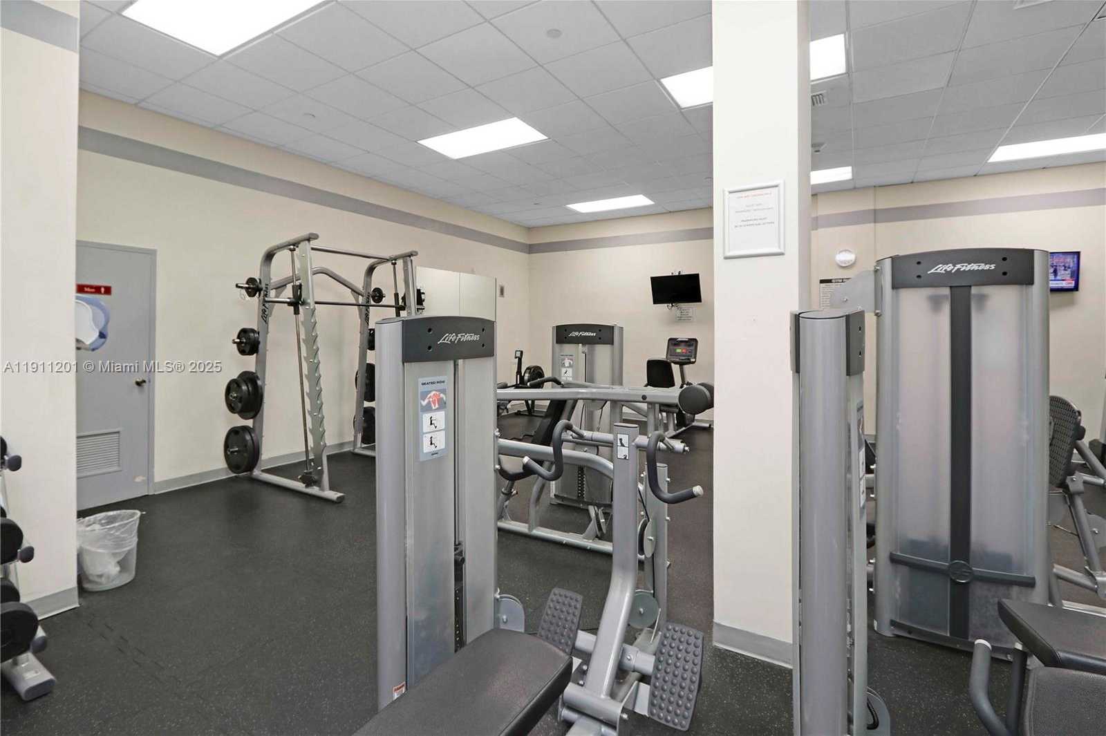 Small Image of 5825 COLLINS AVE #11E, Miami Beach Number 27