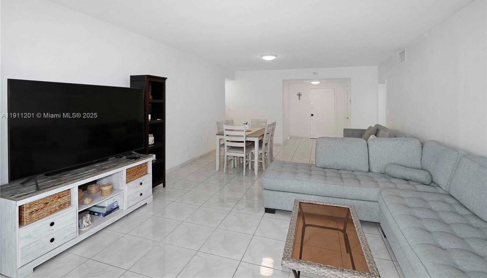 Small Image of 5825 COLLINS AVE #11E, Miami Beach Number 9