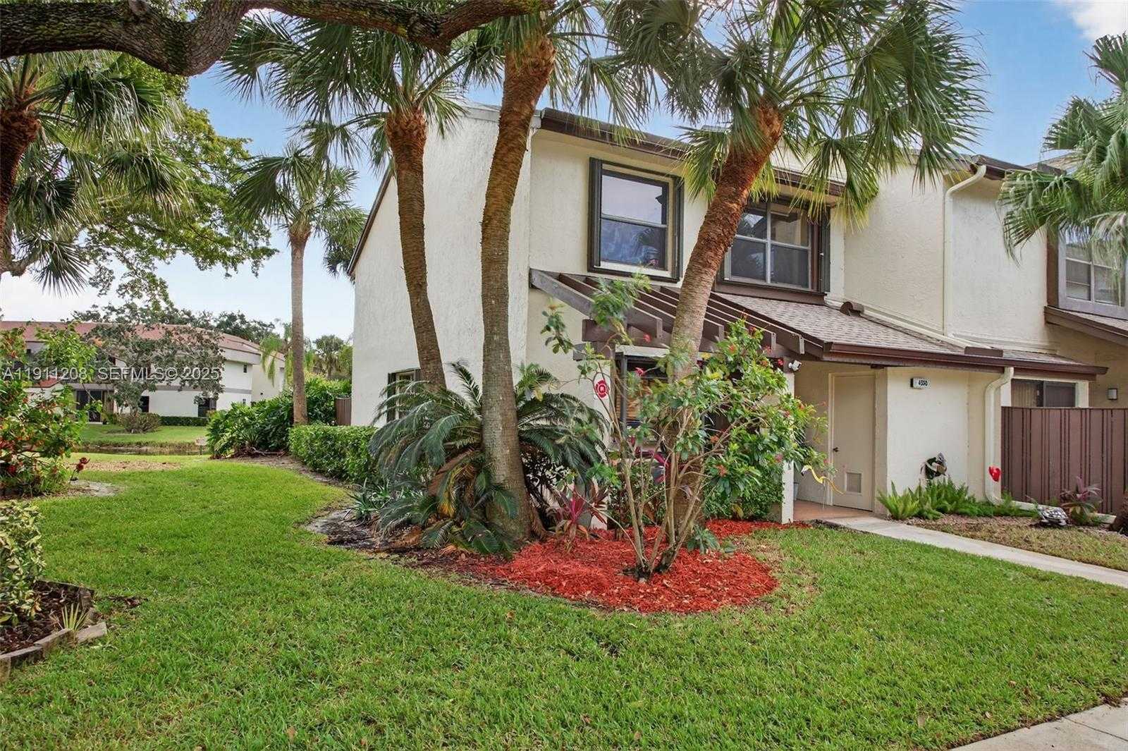 Small Image of 4588 CARAMBOLA CIR S #27219, Coconut Creek Number 10