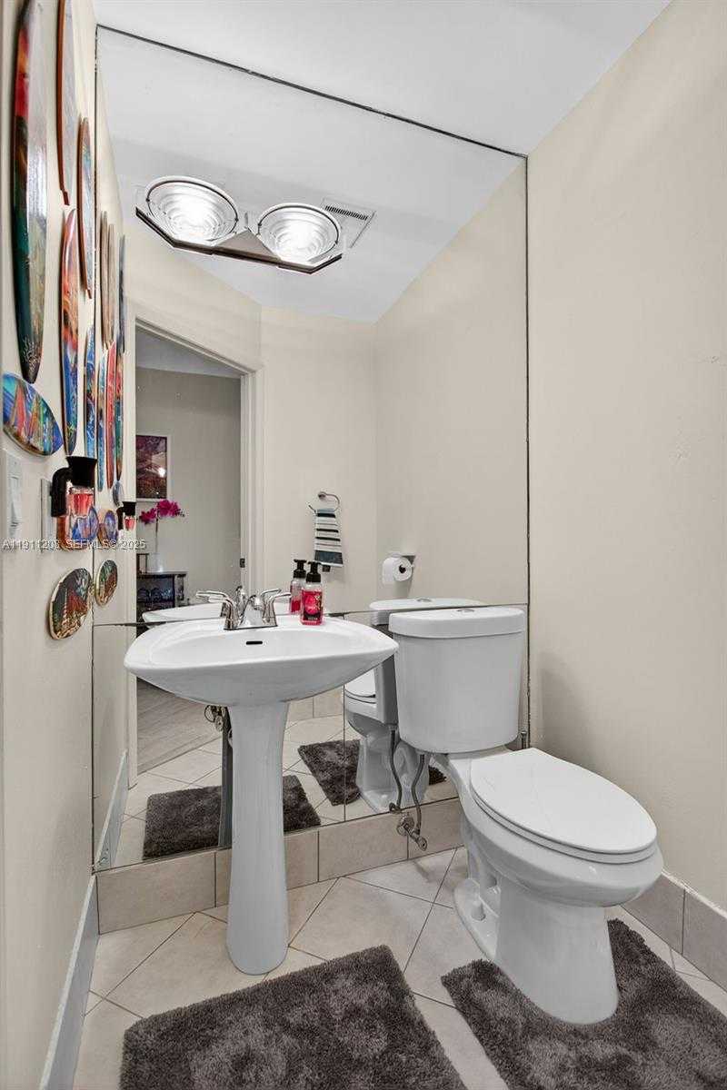 Small Image of 4588 CARAMBOLA CIR S #27219, Coconut Creek Number 14