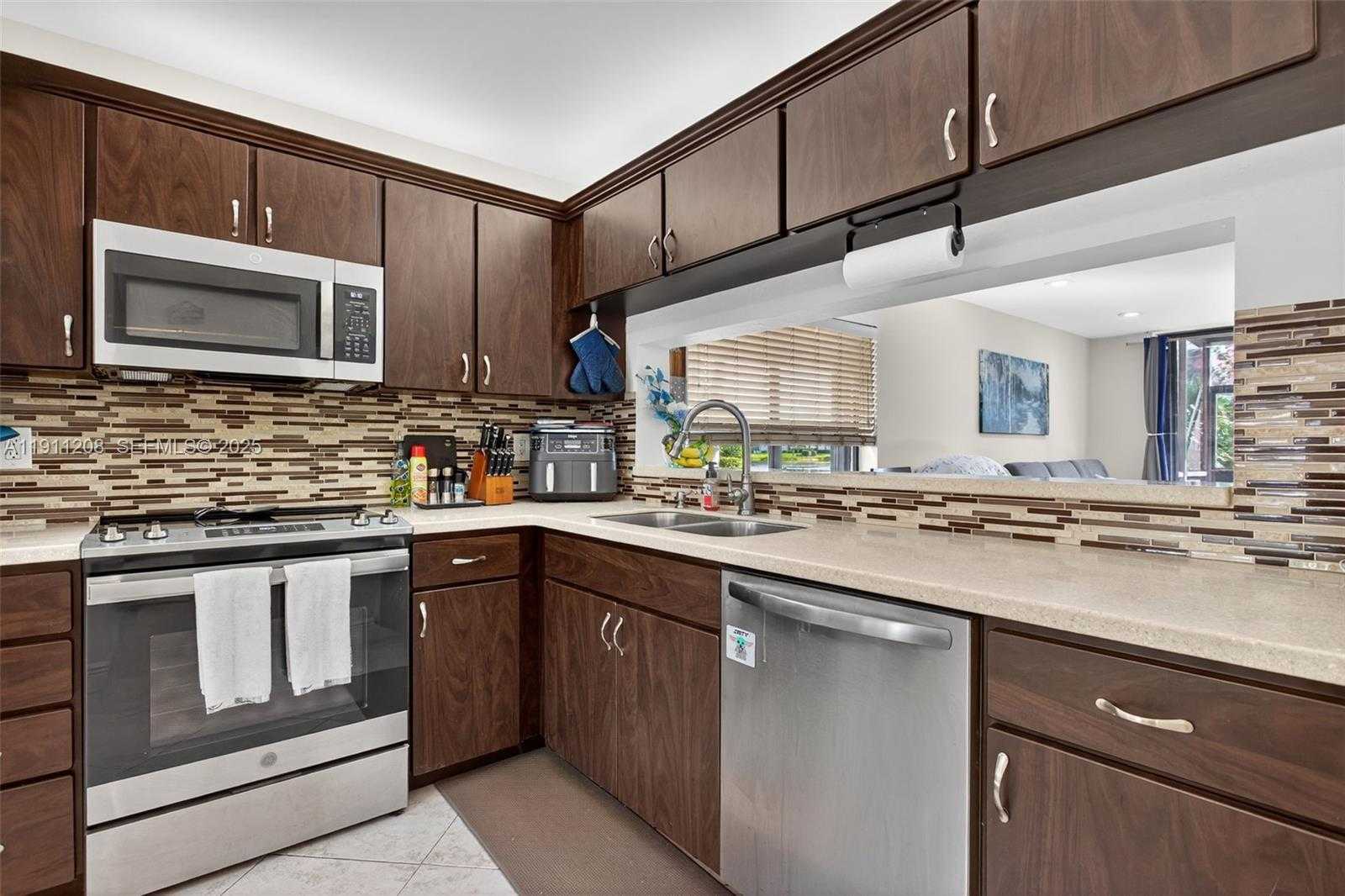 Small Image of 4588 CARAMBOLA CIR S #27219, Coconut Creek Number 18