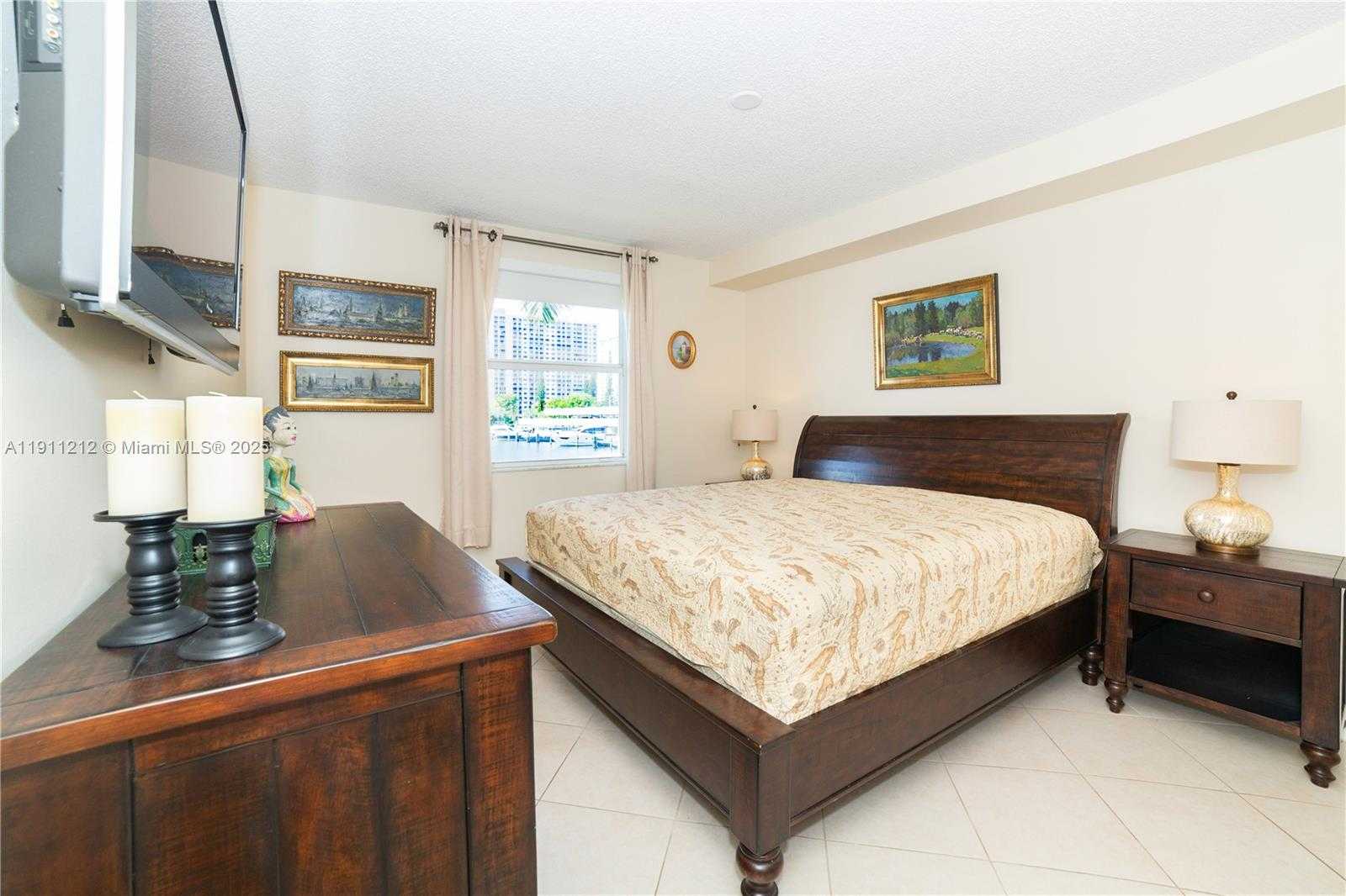 Imagen de Pequeño Objeto