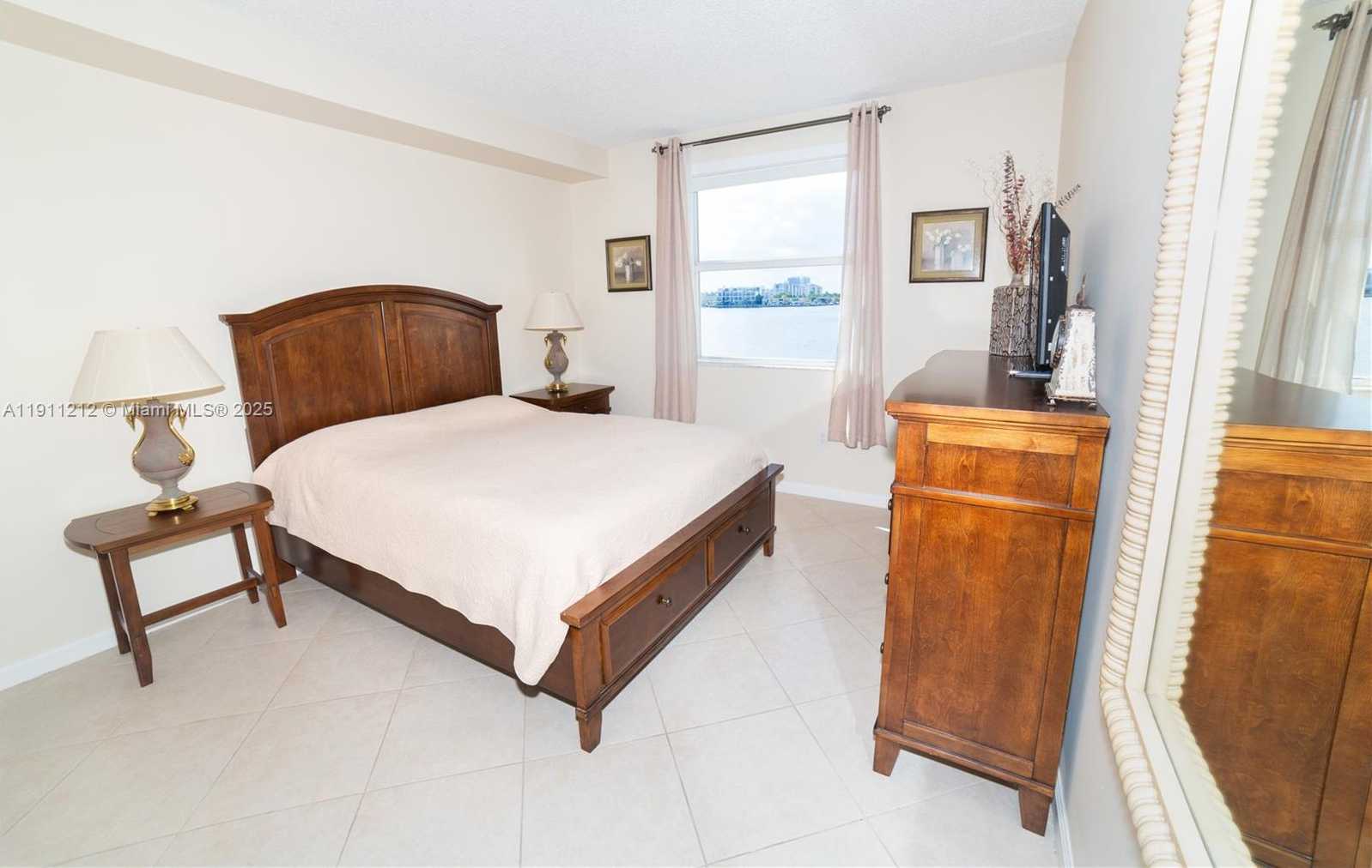 Imagen de Pequeño Objeto