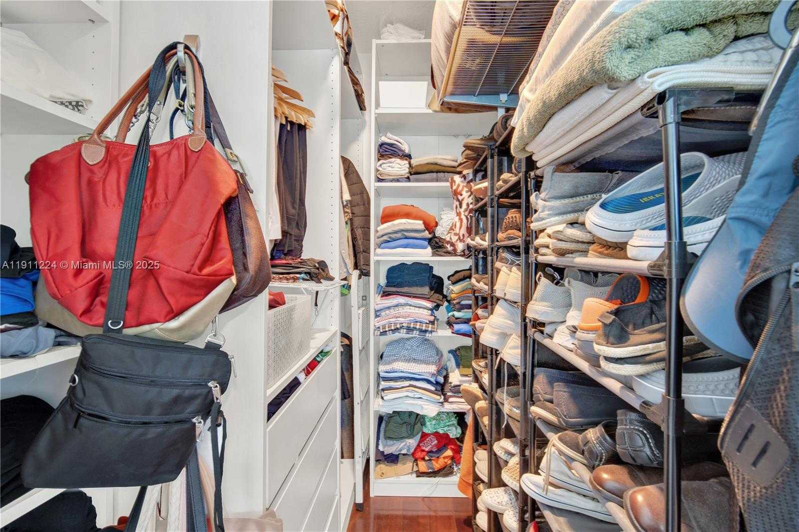 Small Image of 31 SOUTH EAST 5TH ST #2910, Miami Number 22