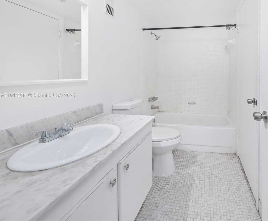 Small Image of 1300 NORTH EAST MIAMI GARDENS DR #512E, Miami Number 10