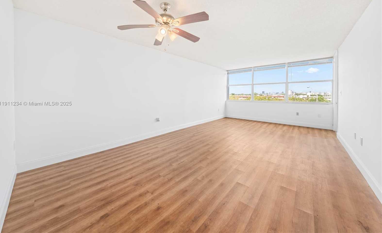 Small Image of 1300 NORTH EAST MIAMI GARDENS DR #512E, Miami Number 15