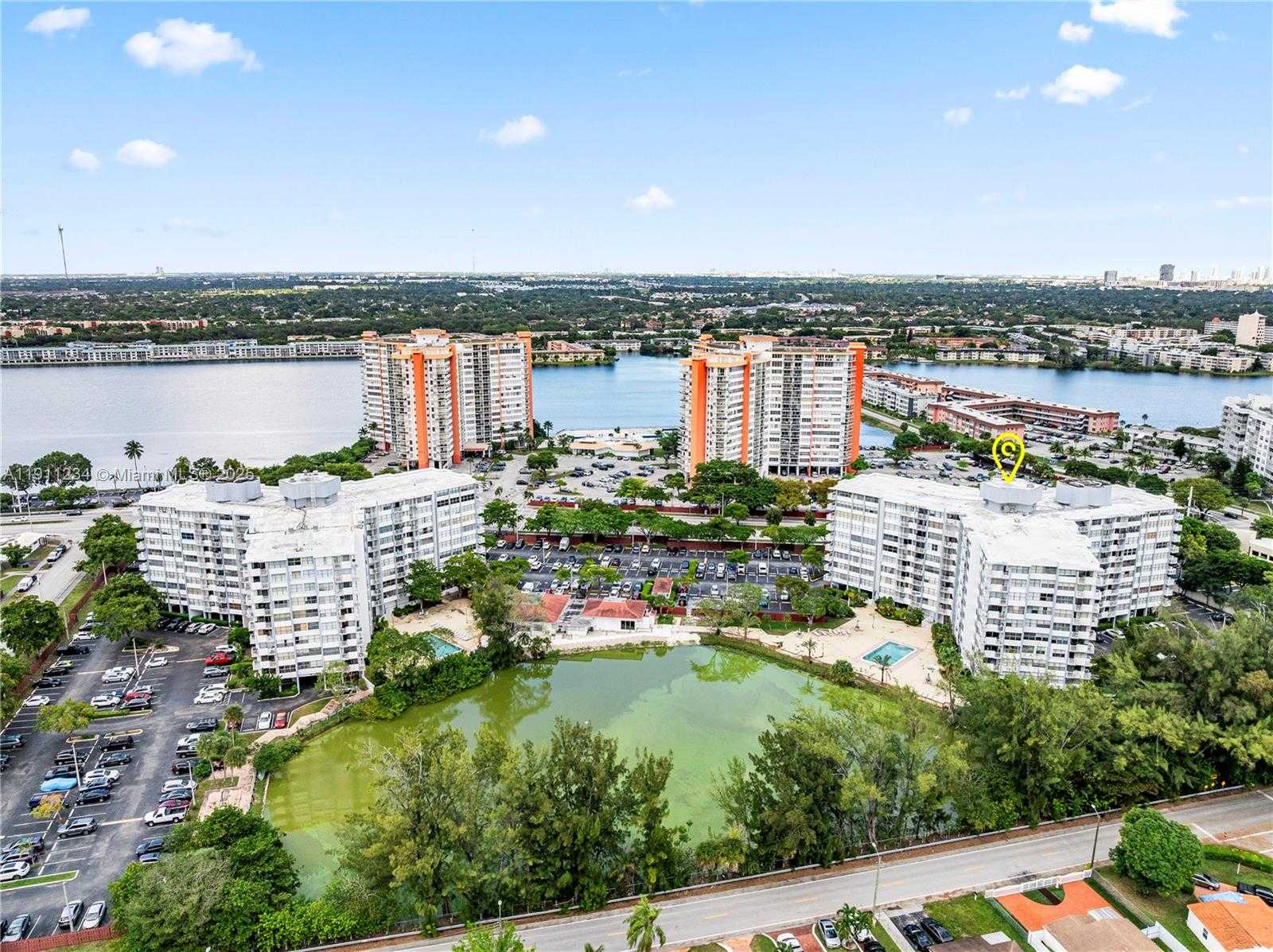 Small Image of 1300 NORTH EAST MIAMI GARDENS DR #512E, Miami Number 3