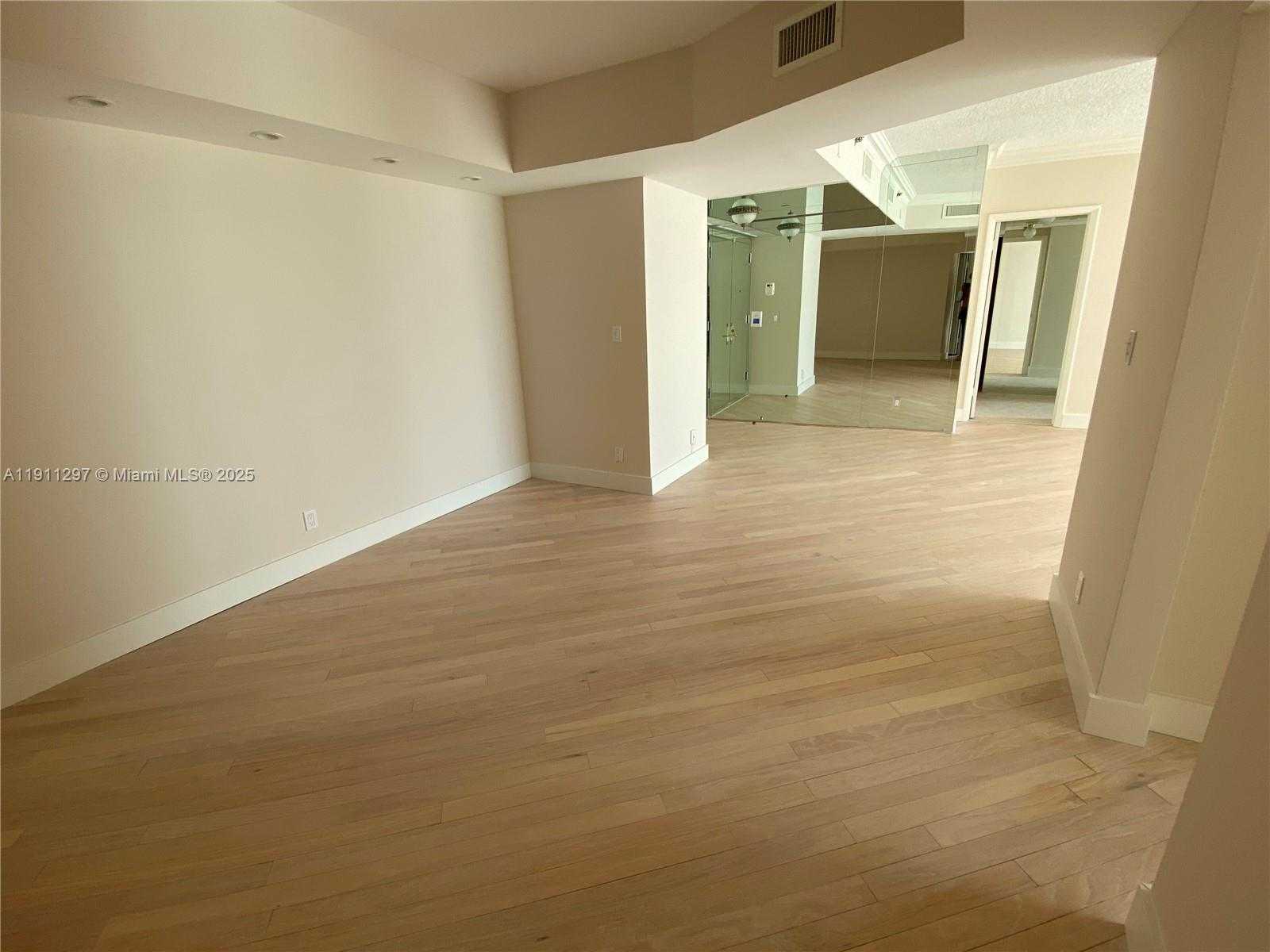 Small Image of 20281 EAST COUNTRY CLUB DR #511, Aventura Number 4