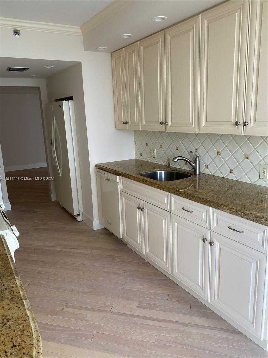 Small Image of 20281 EAST COUNTRY CLUB DR #511, Aventura Number 9