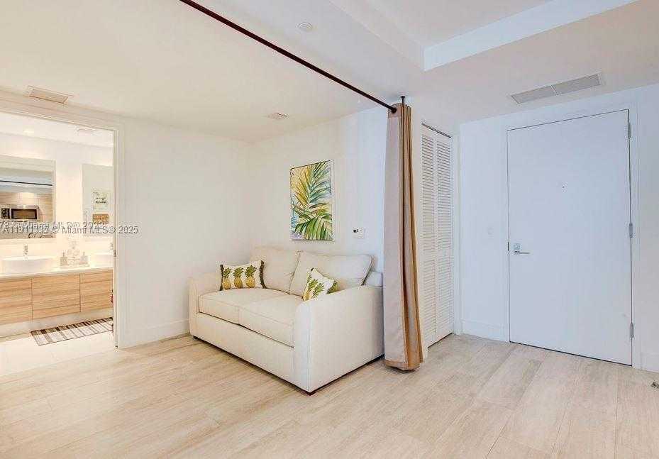 Small Image of 121 NORTH EAST 34TH ST #1603, Miami Number 9