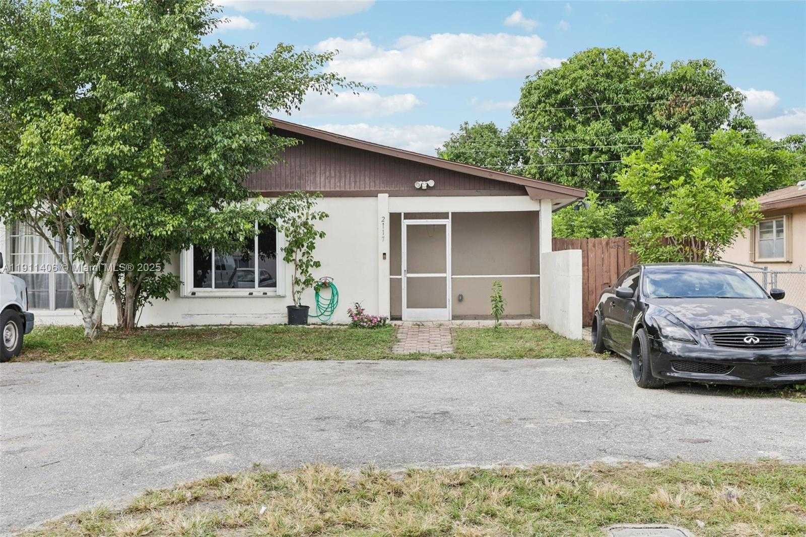 Small Image of 2117 EAST BOND DR #1, West Palm Beach Number 2