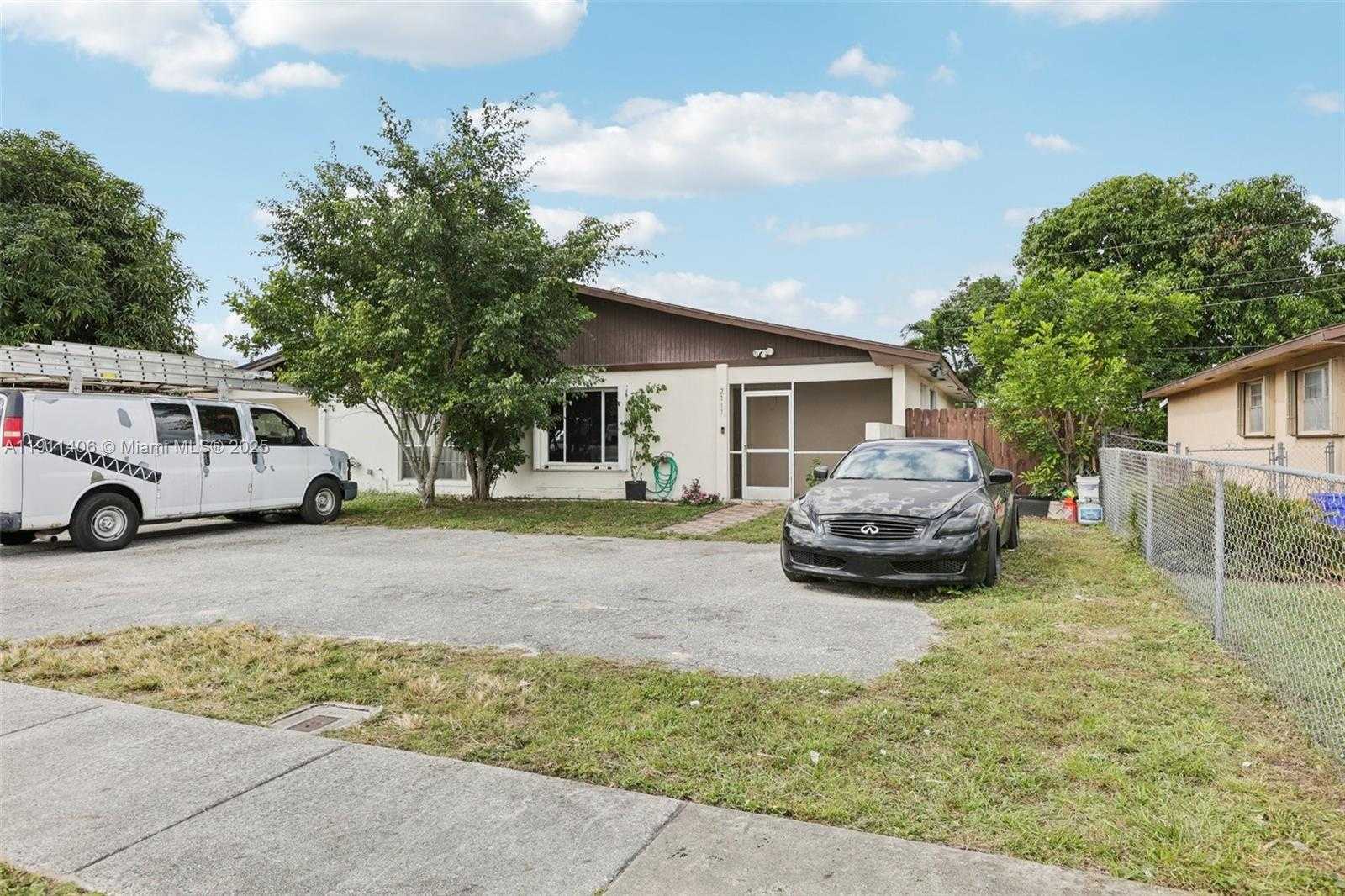 Small Image of 2117 EAST BOND DR #1, West Palm Beach Number 4