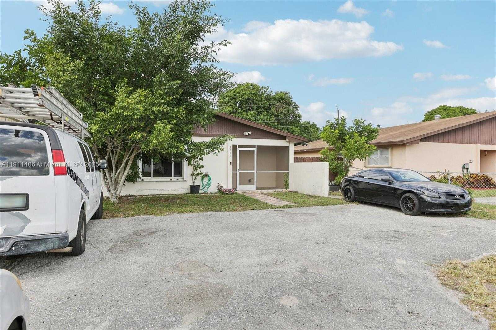 Small Image of 2117 EAST BOND DR #1, West Palm Beach Number 5