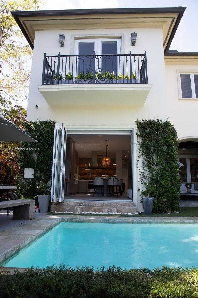 Small Image of 4819 UNIVERSITY DR #4819, Coral Gables Number 10