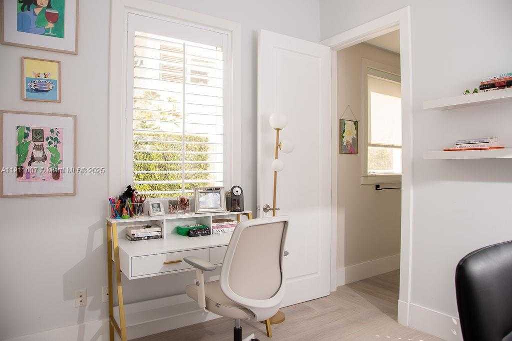 Small Image of 4819 UNIVERSITY DR #4819, Coral Gables Number 24